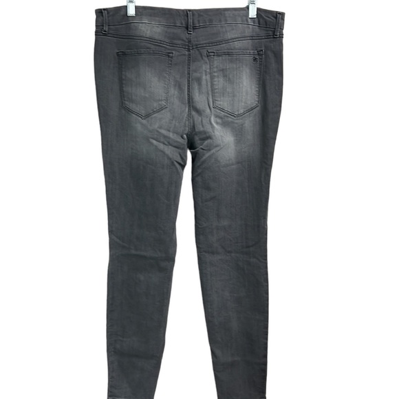 Jessica Simpson High Rise Skinny Jean - Picture 4 of 8
